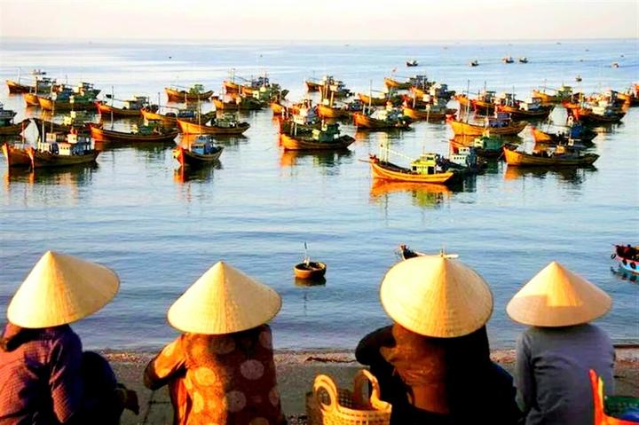Nội dung: Mùa hè đang đầy vui vẻ với những xu hướng mới, và Huda Ice Twist đang chinh